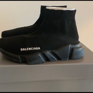 Balenciaga Speeds 37